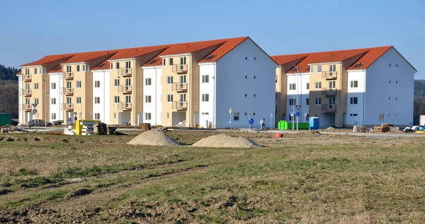 Nästan Färdiga Nya Block Lägenheter Byggprocessen Nära Att Slutföras — Stockfoto