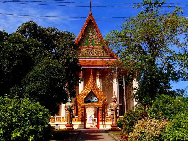 Entrada al templo tailandés —  Fotos de Stock