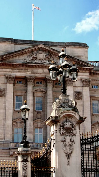 Букингемский дворец в Лондоне — стоковое фото