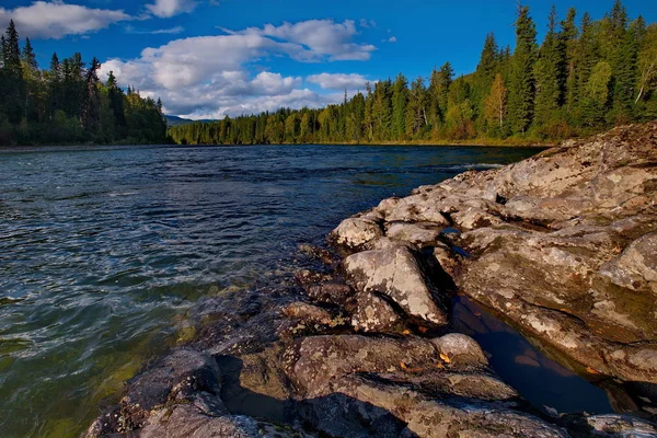 Skönheten i berget floderna i Sibirien — Stockfoto