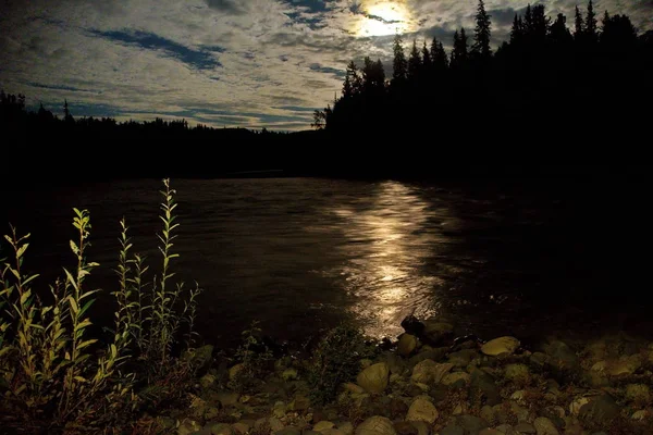 Noche de luna en Siberia — Foto de Stock
