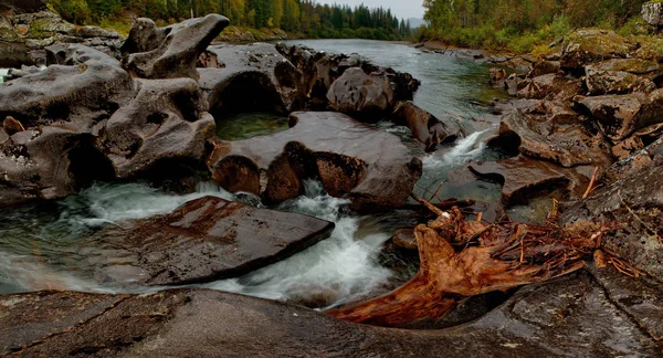 Krásy horské řeky Sibiře — Stock fotografie