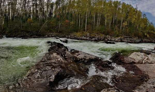 Piękno górskich rzek Syberii — Zdjęcie stockowe