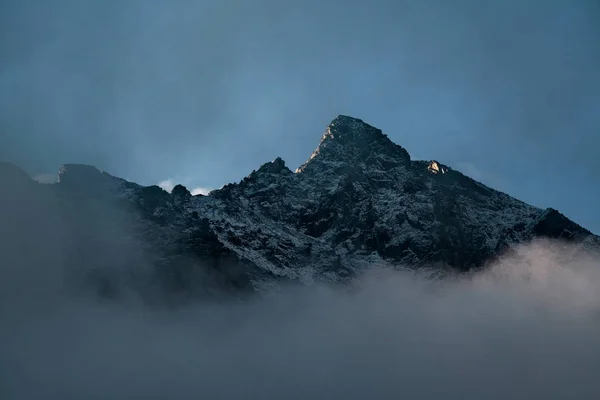 Самая высокая гора Сибири — стоковое фото