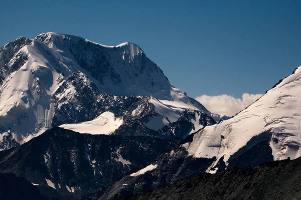 La montaña más alta de Siberia — Foto de Stock