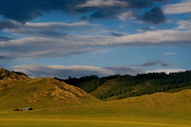 Altay dağlarda günbatımı