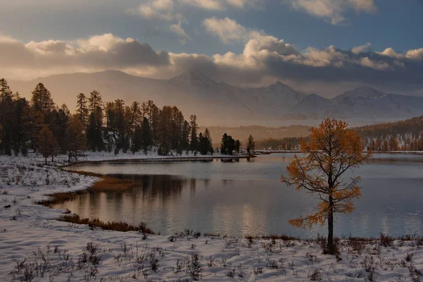 Осень в горах Алтая — стоковое фото