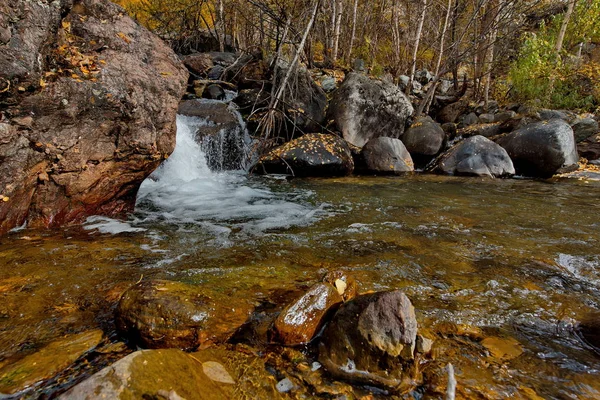 Outono nas montanhas Altai — Fotografia de Stock