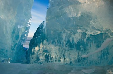 Rusya. Baykal Gölü buz kar ve aşırı kışın soğuk olmaması nedeniyle saydamlığını şaşırtıcı.