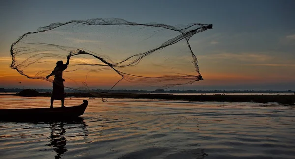 Mandalay Myanmar November 2016 Every Morning Local Fishermen Catch Fish — Stock Photo, Image