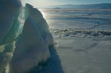 Rusya. Doğu Sibirya. Baykal Gölü buz kar ve aşırı kışın soğuk olmaması nedeniyle saydamlığını şaşırtıcı.