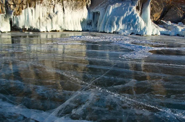 Benzersiz Baykal Gölü buz