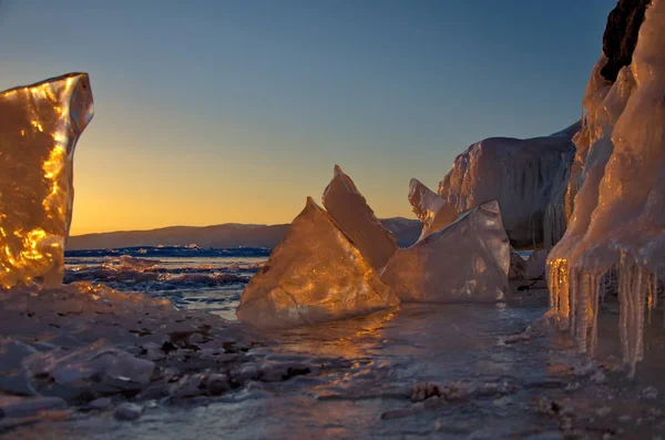 俄罗斯 东西伯利亚贝加尔湖的小岛上日落的惊人美景 — 图库照片