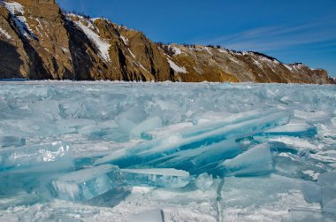 Rusya. Doğu Sibirya. Baykal Gölü buz kar ve aşırı kışın soğuk olmaması nedeniyle saydamlığını şaşırtıcı.