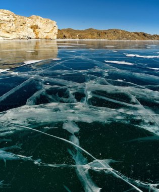 Rusya. Doğu Sibirya. Baykal Gölü buz kar ve aşırı kışın soğuk olmaması nedeniyle saydamlığını şaşırtıcı.