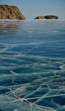 Rusya. Doğu Sibirya. Baykal Gölü buz kar ve aşırı kışın soğuk olmaması nedeniyle saydamlığını şaşırtıcı.