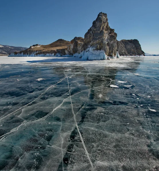 ロシア バイカル湖の透明な氷の独特の美しさ — ストック写真