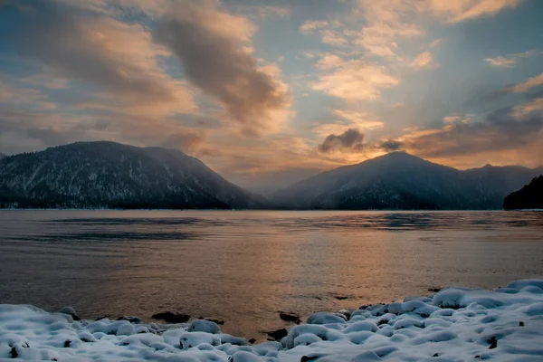 Rusia Montaña Altai Puesta Sol Lago Teletskoye —  Fotos de Stock