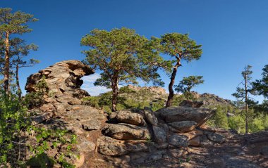 Doğu sonsuz bozkır içinde bulunan Kazakistan, antik Dağları Milli Parkı Bayanaul,.