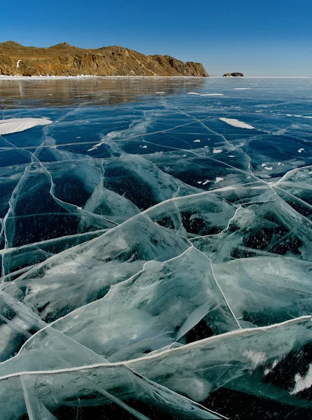 ロシア バイカル湖の透明な氷の独特の美しさ — ストック写真