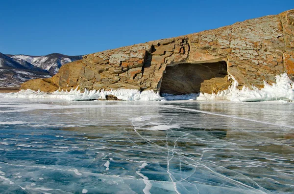 俄罗斯 贝加尔湖透明冰的独特美 — 图库照片
