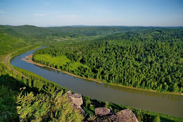 Rusya. Batı Sibirya güneyinde. Dağ Shoria doruklarına yaz gezisi.