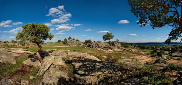Doğu sonsuz bozkır içinde bulunan Kazakistan, antik Dağları Milli Parkı Bayanaul,.