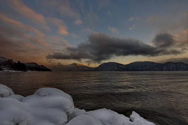 Russia Montagna Altai Tramonto Sul Lago Teletskoye — Foto Stock