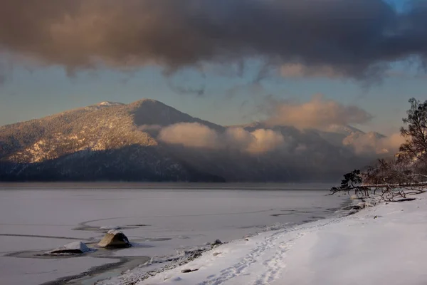 Russia Montagna Altai Tramonto Sul Lago Teletskoye — Foto Stock