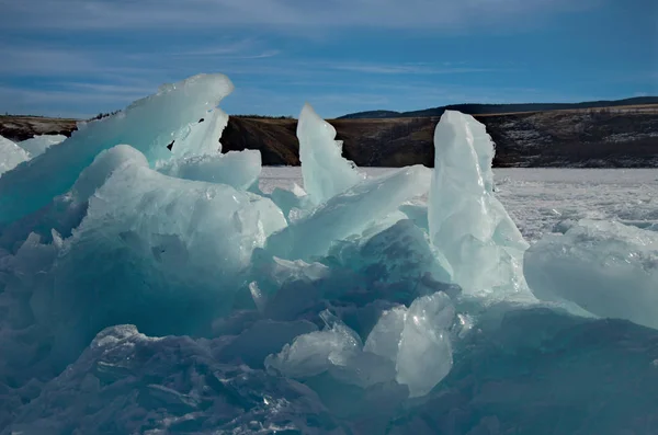 俄罗斯 贝加尔湖上的一堆冰 — 图库照片