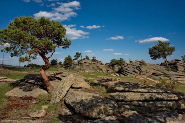 Doğu Kazakistan. Bayanaul Dağları göl Sabyndycol biri üç güzel göl vardır.