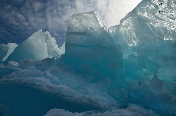 ロシア バイカル湖の氷の山 — ストック写真