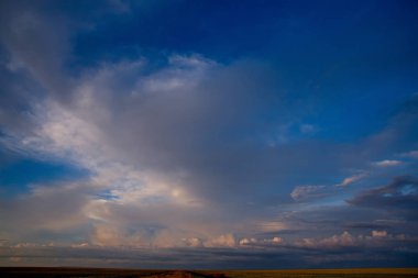 Kazakistan'ın inanılmaz gökyüzü gün batımında