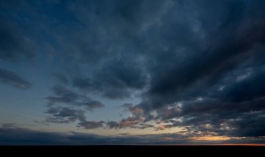 Kazakistan'ın inanılmaz gökyüzü gün batımında