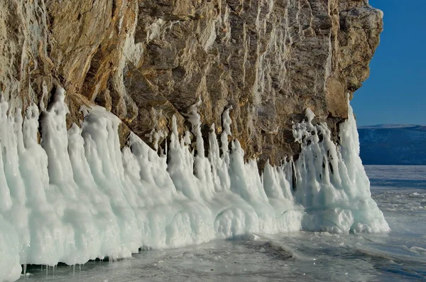 Rusya Deniz Baykal Süslü Buzlu Kaya — Stok fotoğraf