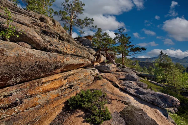 Doğu Kazakistan. Bayanaul Dağları göl Zhasybai biri üç güzel göl vardır.