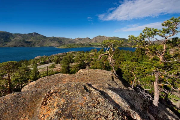 Doğu Kazakistan. Bayanaul Dağları göl Zhasybai biri üç güzel göl vardır.
