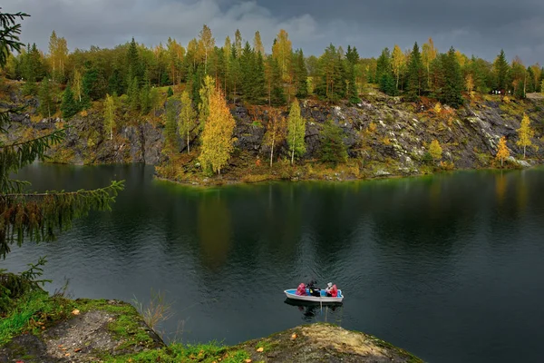 Rússia Carélia Ruskeala Mountain Park Uma Antiga Pedreira Mármore Cheia — Fotografia de Stock