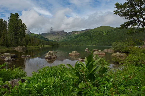 Rusia Montañas Sayan Occidentales Sur Del Territorio Krasnoyarsk Lago Luz — Foto de Stock