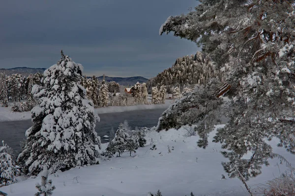 Russland Berg Altai Früher Wintermorgen Dorf Kebezen Ufer Des Flusses — Stockfoto
