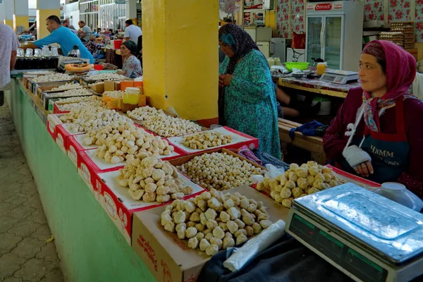 Tajiquistão 2019 Mercado Central Cidade Isfara Habitantes Locais Vendem Uma — Fotografia de Stock