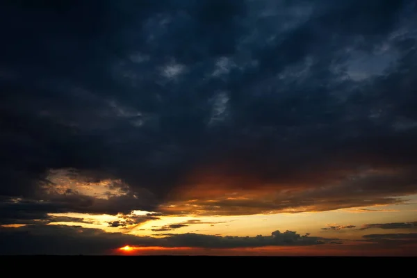 Россия Вечернее Небо Над Бесконечными Полями Алтая Цвета Летнего Заката — стоковое фото