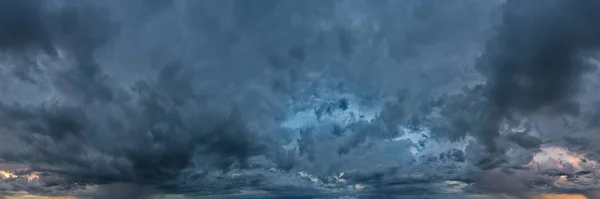 Rosja Zachodnia Syberia Panorama Wieczornego Nieba Nad Polami Pobliżu Miasta — Zdjęcie stockowe
