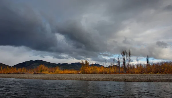 Russland Fernost Die Farben Des Herbstes Sind Kaltwasserflüsse Aus Magadan — Stockfoto