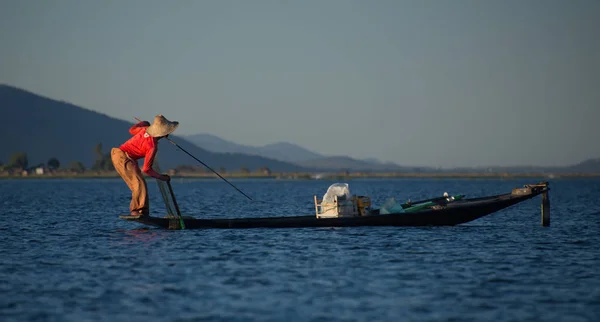 Mandalay Myanmar November 2016 Background Setting Sun Fisherman Inle Lake — Stock Photo, Image