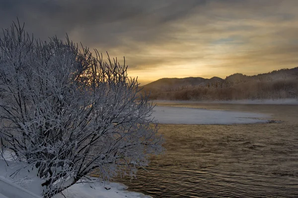 Russland Berg Altai Früher Wintermorgen Dorf Kebezen Ufer Des Flusses — Stockfoto