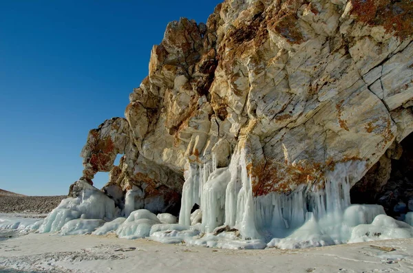 Rusya Doğu Sibirya Baykal Gölü Olkhon Island Buzlu Kayalıklarla — Stok fotoğraf