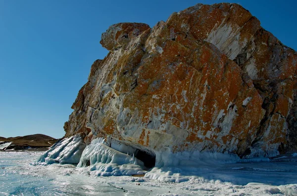 Rusya Doğu Sibirya Baykal Gölü Olkhon Island Buzlu Kayalıklarla — Stok fotoğraf