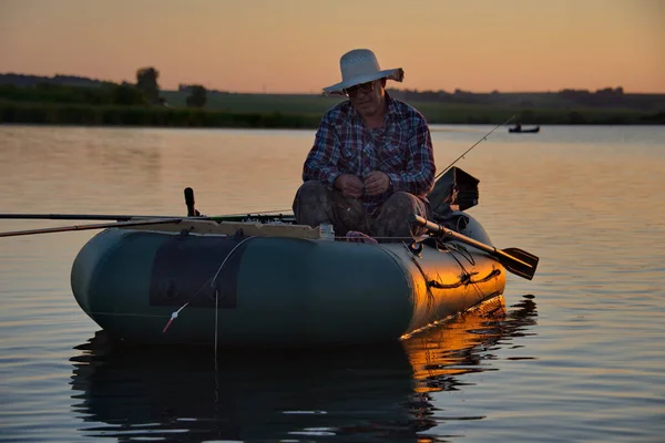 Biysk Russie Juin 2018 Pêcheur Âgé Dans Bateau Pêche Caoutchouc — Photo