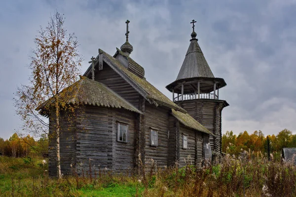 俄罗斯 卡累利阿拉多加湖岸边的古老东正教教堂 用没有钉子的木头建成 — 图库照片